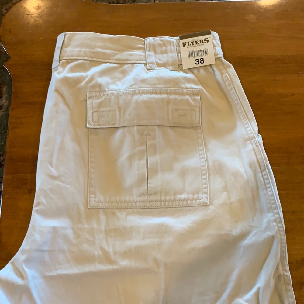Men’s khaki outdoor relaxed fit 100% cotton cargo shorts with tags in size 38